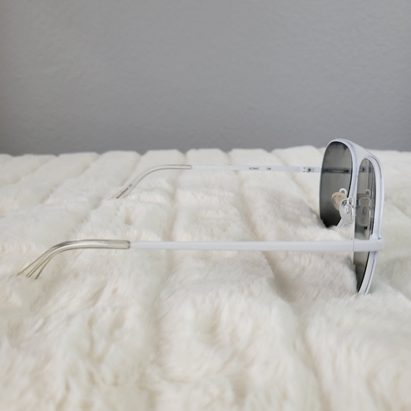 QUAY // ltd ed kylie jenner collab white glam oversized retro-chic aviators - Picture 14 of 16